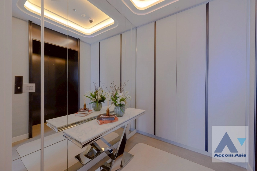 27  2 br Condominium For Sale in Ploenchit ,Bangkok MRT Lumphini at ONE Bangkok AA45028