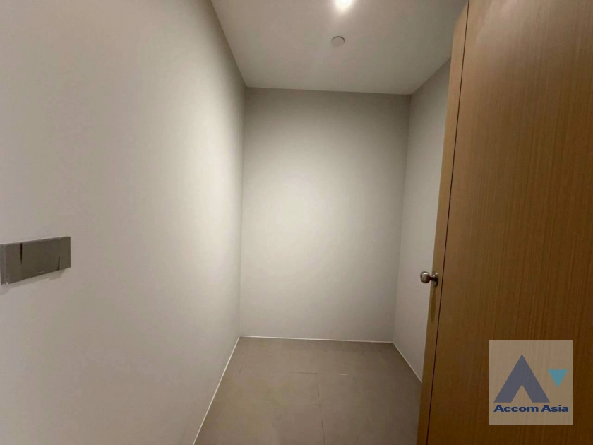 22  3 br Apartment for rent and sale in Sukhumvit ,Bangkok BTS Asok at New Modern Apartment 750m from Asok Interchange AA45031