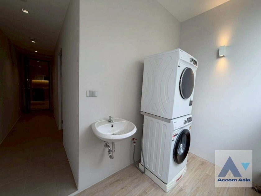 18  3 br Apartment for rent and sale in Sukhumvit ,Bangkok BTS Asok at New Modern Apartment 750m from Asok Interchange AA45031