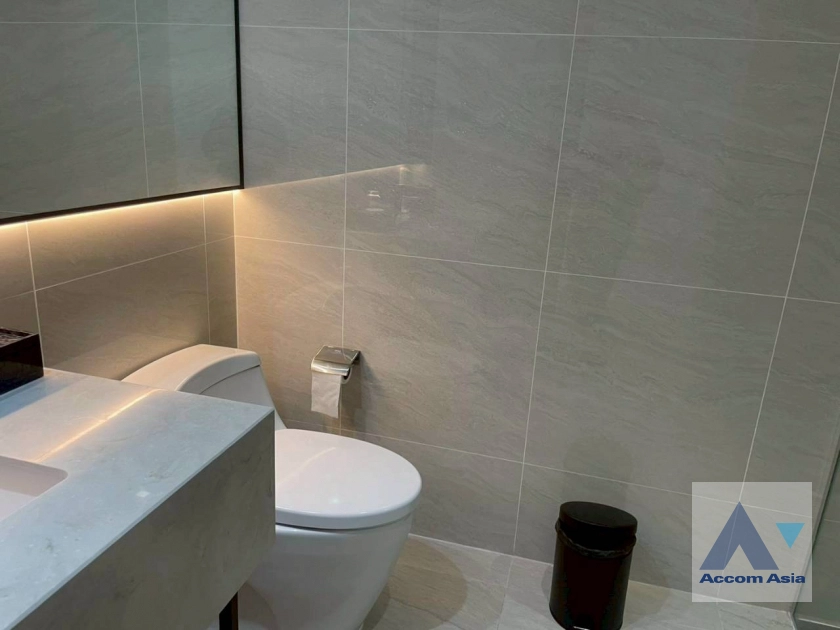 32  4 br Apartment for rent and sale in Sukhumvit ,Bangkok BTS Asok at New Modern Apartment 750m from Asok Interchange AA45032