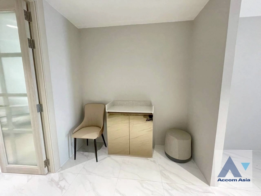 19  4 br Apartment for rent and sale in Sukhumvit ,Bangkok BTS Asok at New Modern Apartment 750m from Asok Interchange AA45032