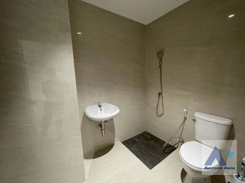 38  4 br Apartment for rent and sale in Sukhumvit ,Bangkok BTS Asok at New Modern Apartment 750m from Asok Interchange AA45032