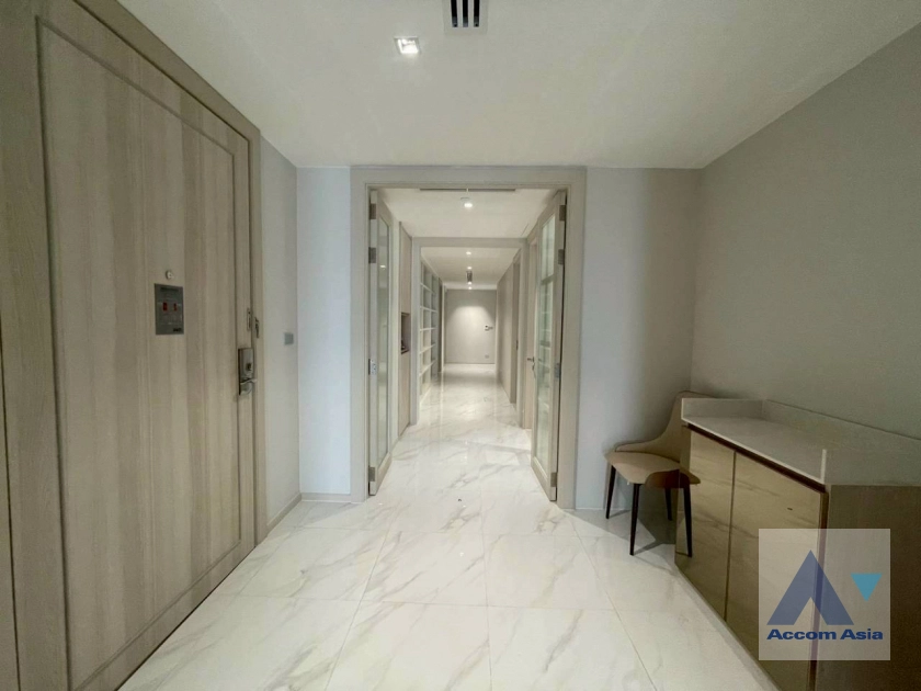 17  4 br Apartment for rent and sale in Sukhumvit ,Bangkok BTS Asok at New Modern Apartment 750m from Asok Interchange AA45032