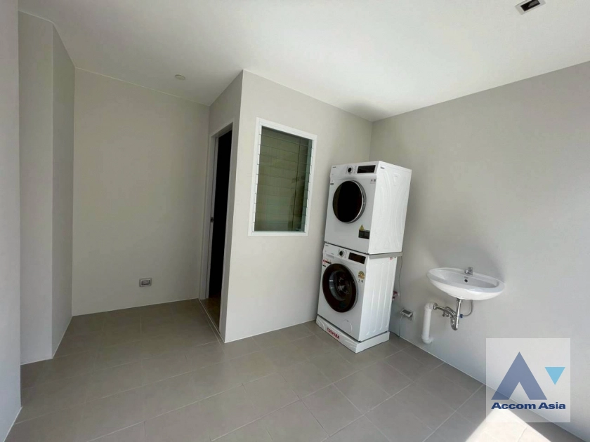 12  4 br Apartment for rent and sale in Sukhumvit ,Bangkok BTS Asok at New Modern Apartment 750m from Asok Interchange AA45032