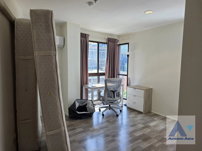 unit 2 Bedrooms  Condominium For Rent in Sathorn, Bangkok  near BTS Chong Nonsi - MRT Lumphini (AA45035)