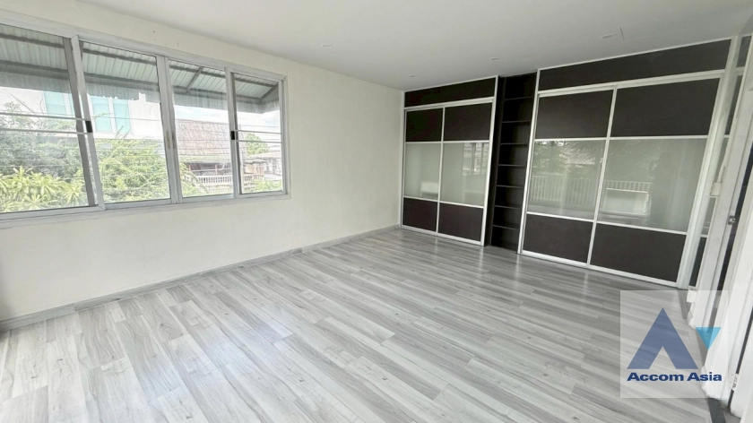 10  House for rent and sale in Sukhumvit ,Bangkok BTS Punnawithi AA45036