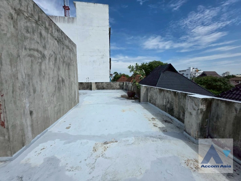 18  House for rent and sale in Sukhumvit ,Bangkok BTS Punnawithi AA45036