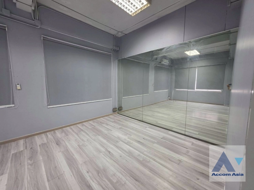 13  House for rent and sale in Sukhumvit ,Bangkok BTS Punnawithi AA45036