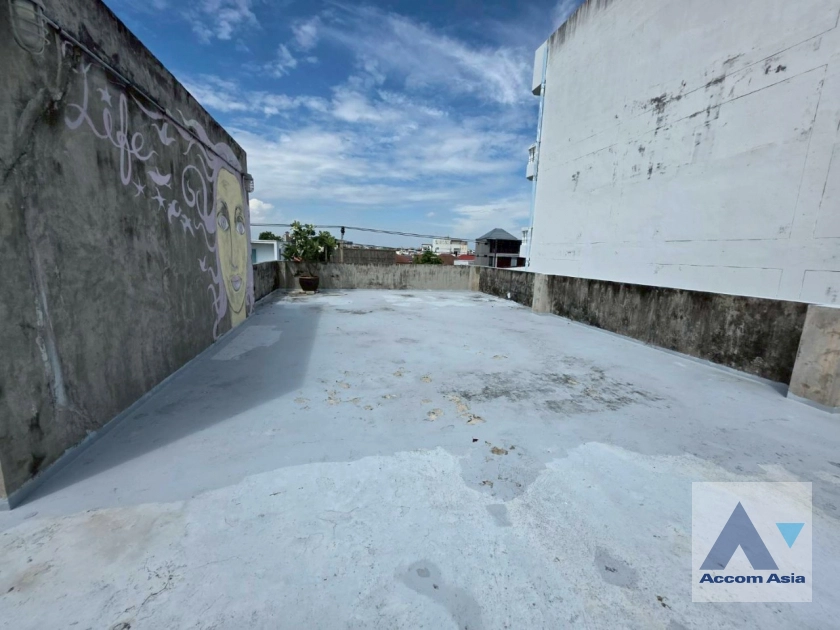 17  House for rent and sale in Sukhumvit ,Bangkok BTS Punnawithi AA45036