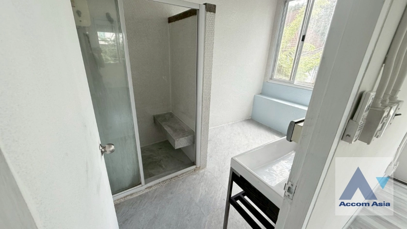 15  House for rent and sale in Sukhumvit ,Bangkok BTS Punnawithi AA45036