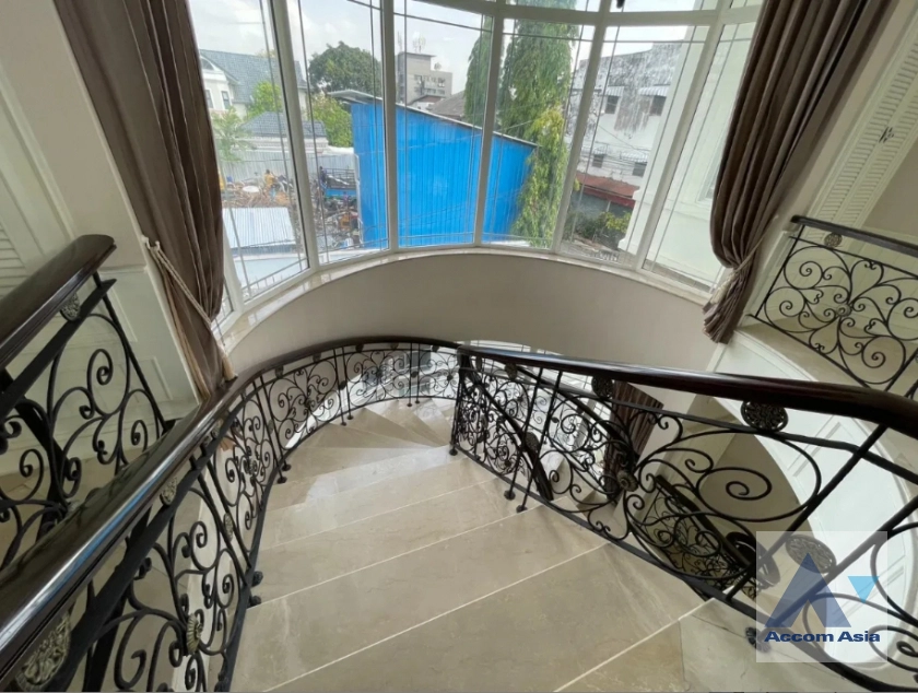 7  5 br House For Rent in Lat Phrao ,Bangkok MRT Lat Phrao AA45038