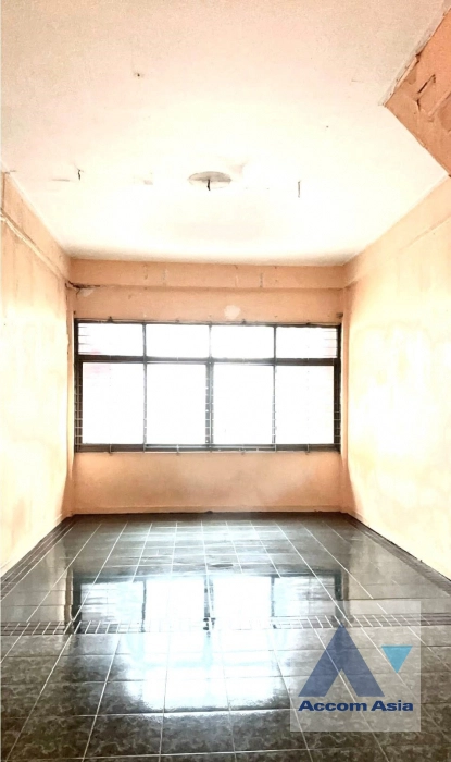  1  Shophouse For Rent in Sukhumvit ,Bangkok BTS Phrom Phong AA45044