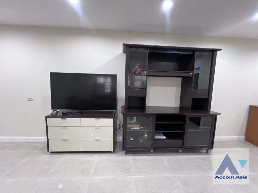 unit 3 Bedrooms  Apartment For Rent & Sale in Sukhumvit, Bangkok  near BTS Phrom Phong (AA45046)