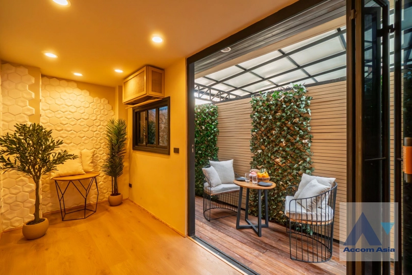 15  4 br House For Sale in Pattanakarn ,Bangkok  AA45050