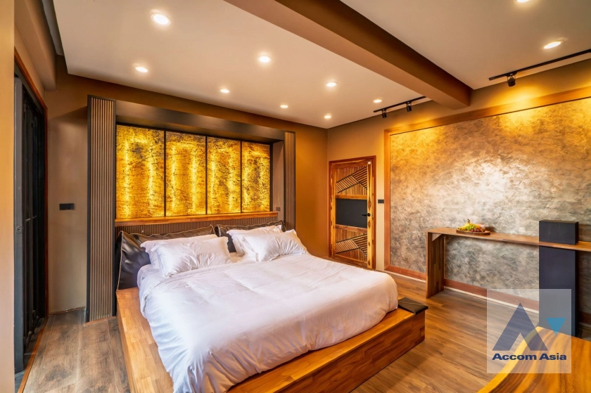 14  4 br House For Sale in Pattanakarn ,Bangkok  AA45050