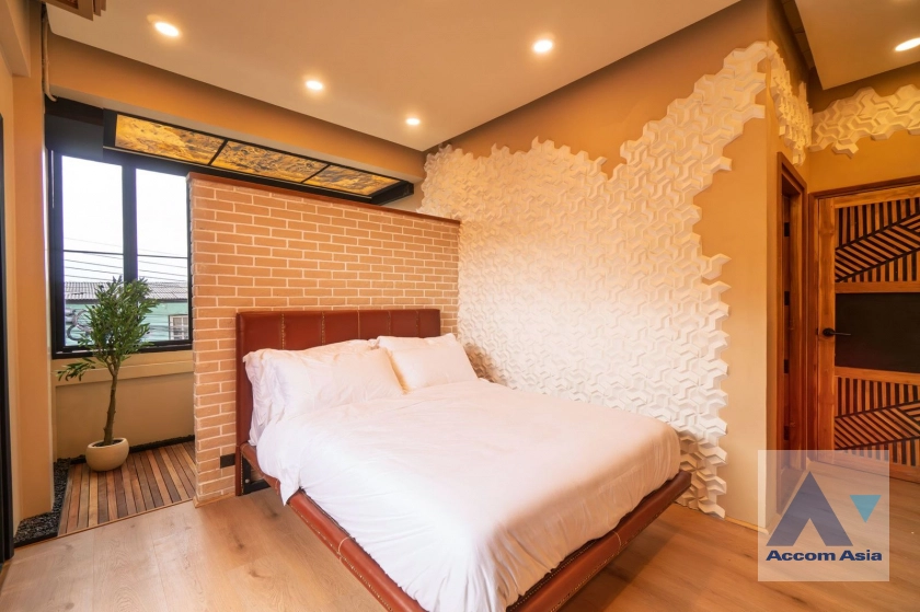 19  4 br House For Sale in Pattanakarn ,Bangkok  AA45050