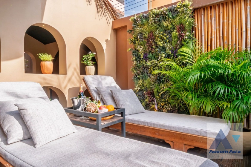 10  4 br House For Sale in Pattanakarn ,Bangkok  AA45050