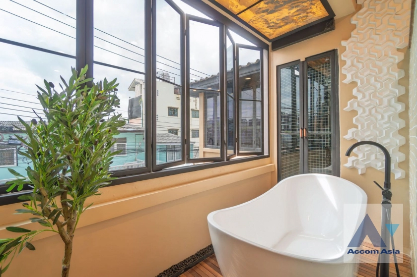 20  4 br House For Sale in Pattanakarn ,Bangkok  AA45050