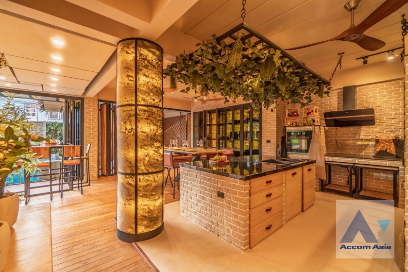 7  4 br House For Sale in Pattanakarn ,Bangkok  AA45050