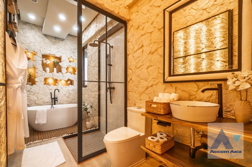 24  4 br House For Sale in Pattanakarn ,Bangkok  AA45050