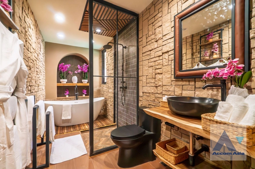 23  4 br House For Sale in Pattanakarn ,Bangkok  AA45050