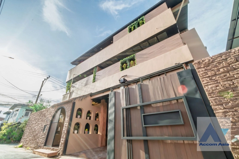  1  4 br House For Sale in Pattanakarn ,Bangkok  AA45050