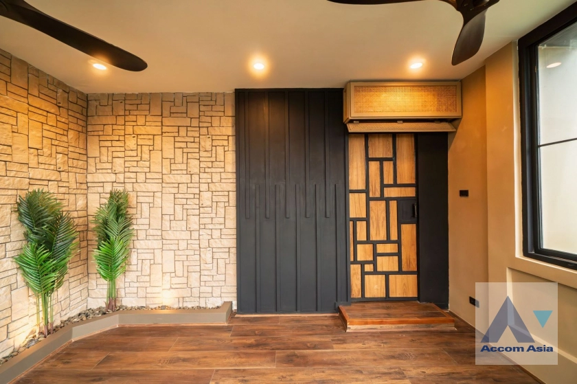 27  4 br House For Sale in Pattanakarn ,Bangkok  AA45050