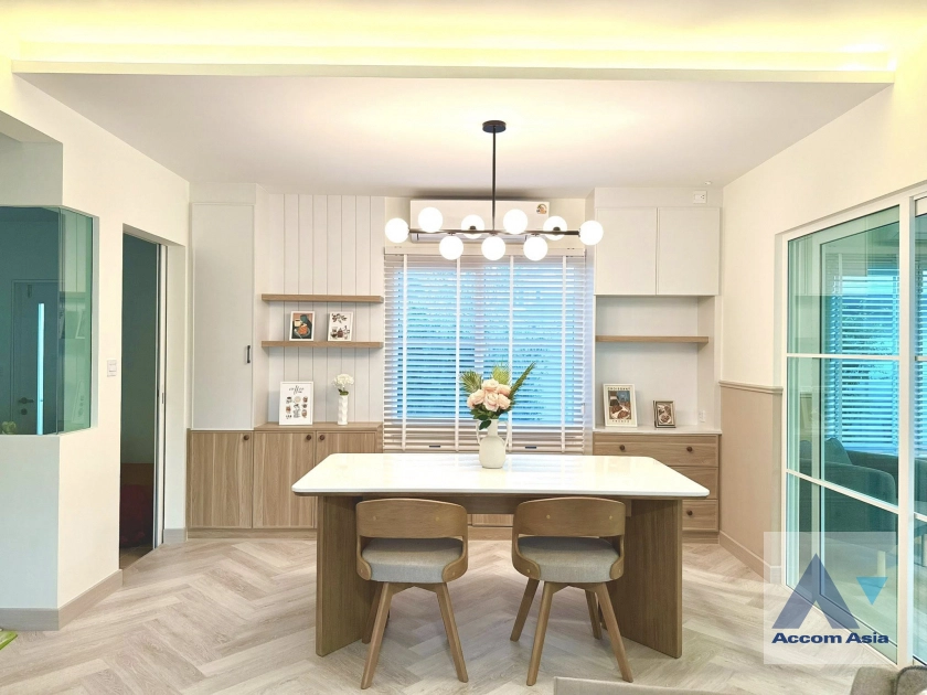 unit 4 Bedrooms  House For Rent & Sale in Samutprakan, Samutprakan  (AA45053)