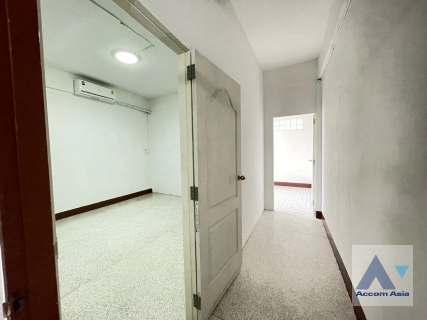 5  7 br Townhouse For Rent in Ratchadaphisek ,Bangkok MRT Sutthisan AA45058