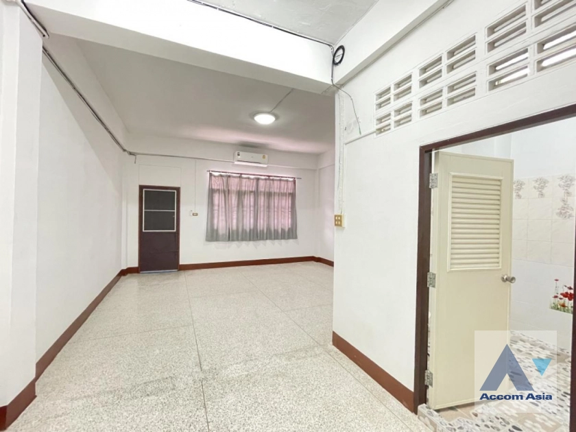  2  7 br Townhouse For Rent in Ratchadaphisek ,Bangkok MRT Sutthisan AA45058