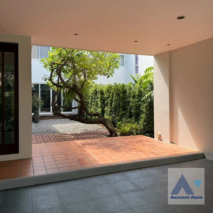 8  3 br House For Sale in Krungthep Kreetha ,Bangkok  at Courtyard Villa AA45061