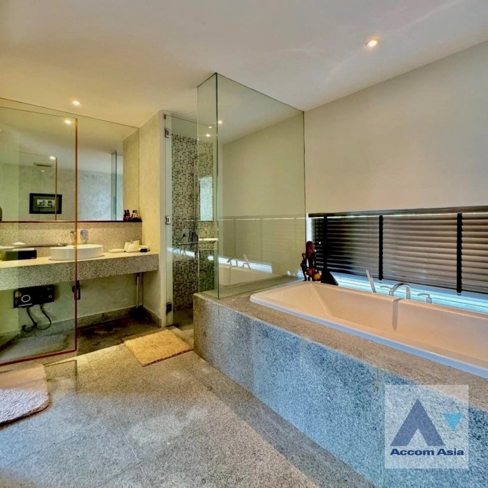 7  3 br House For Sale in Krungthep Kreetha ,Bangkok  at Courtyard Villa AA45061