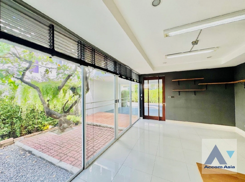  1  3 br House For Sale in Krungthep Kreetha ,Bangkok  at Courtyard Villa AA45061