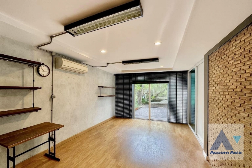  1  3 br House For Sale in Krungthep Kreetha ,Bangkok  at Courtyard Villa AA45061