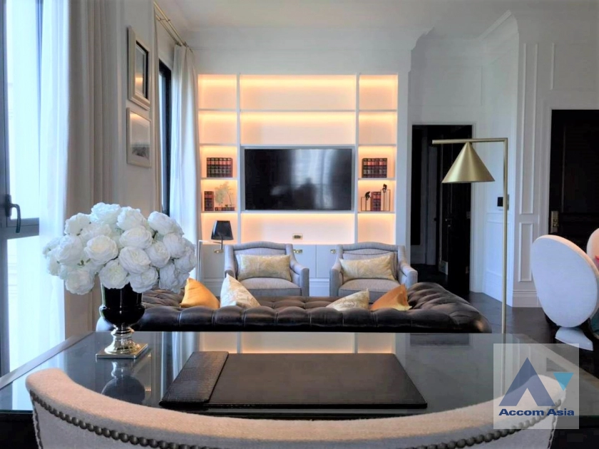 unitGarden View |  2 Bedrooms  Condominium For Rent in Ploenchit, Bangkok  near BTS Ploenchit (AA45064)