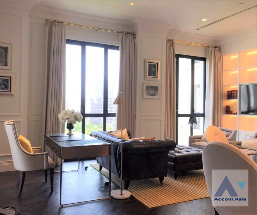 unitGarden View |  2 Bedrooms  Condominium For Rent in Ploenchit, Bangkok  near BTS Ploenchit (AA45064)