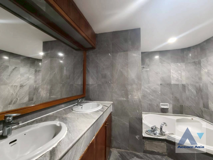 11  2 br Apartment For Rent in Sukhumvit ,Bangkok BTS Nana at Private Environment Space AA45073