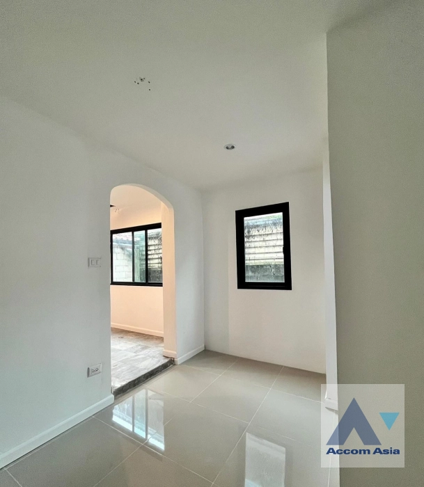 5  4 br House For Sale in Latkrabang ,Bangkok  at Phibunsap Village AA45083
