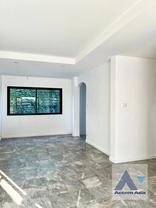 unit 4 Bedrooms  House For Sale in Latkrabang, Bangkok  (AA45083)