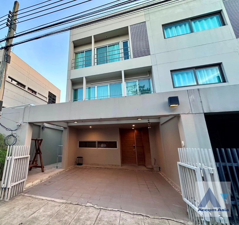  2  3 br Townhouse for rent and sale in Pattanakarn ,Bangkok ARL Ramkhamhaeng at Noble Cube AA45084