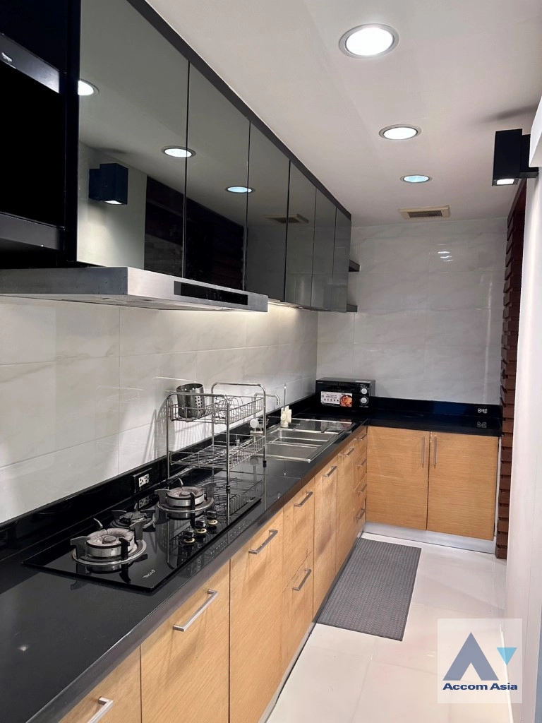 unit 3 Bedrooms  Townhouse For Rent & Sale in Pattanakarn, Bangkok  near ARL Ramkhamhaeng (AA45084)