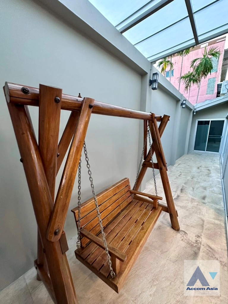 15  3 br Townhouse for rent and sale in Pattanakarn ,Bangkok ARL Ramkhamhaeng at Noble Cube AA45084