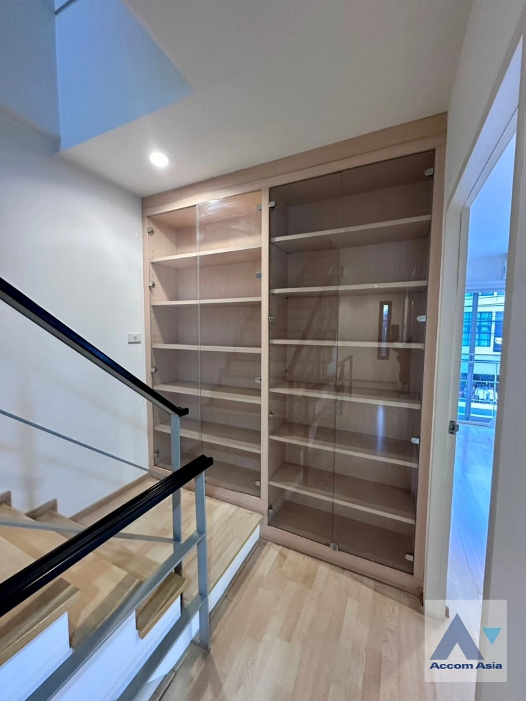 5  3 br Townhouse for rent and sale in Pattanakarn ,Bangkok ARL Ramkhamhaeng at Noble Cube AA45084