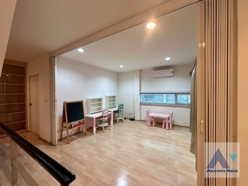 6  3 br Townhouse for rent and sale in Pattanakarn ,Bangkok ARL Ramkhamhaeng at Noble Cube AA45084