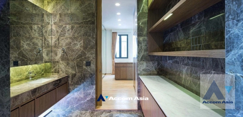 13  4 br House For Sale in Sukhumvit ,Bangkok BTS Ekkamai AA45087