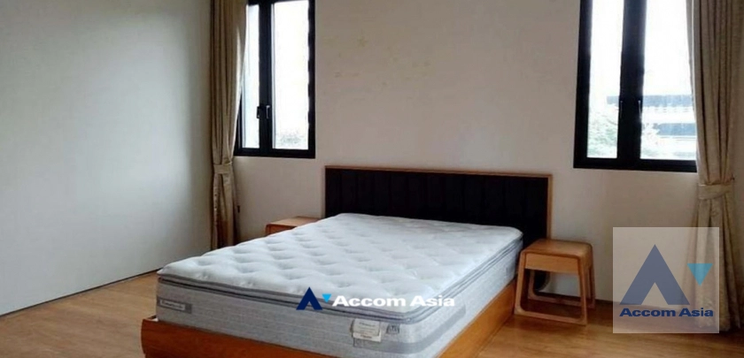 8  4 br House For Sale in Sukhumvit ,Bangkok BTS Ekkamai AA45087