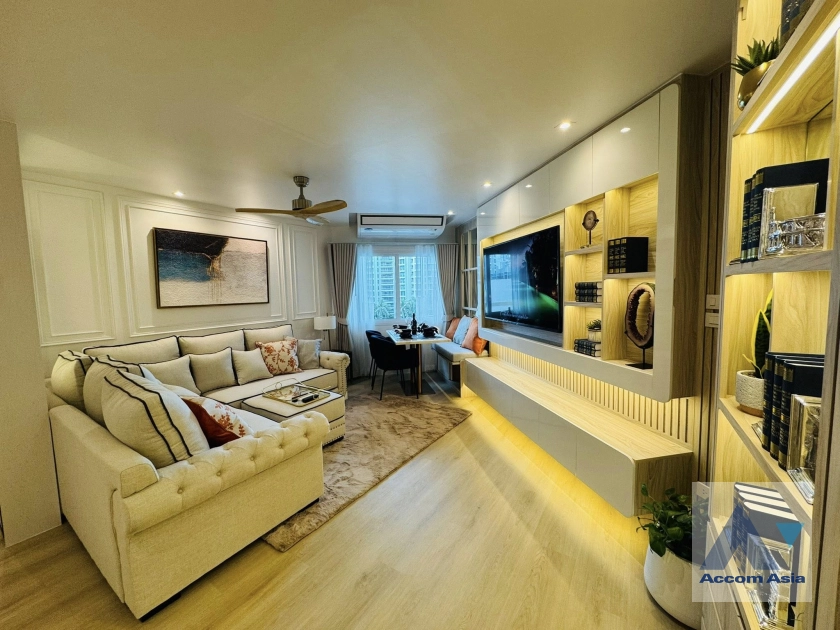 unit 3 Bedrooms  Condominium For Rent in Sathorn, Bangkok  near BTS Chong Nonsi - BRT Nararam 3 (AA45097)