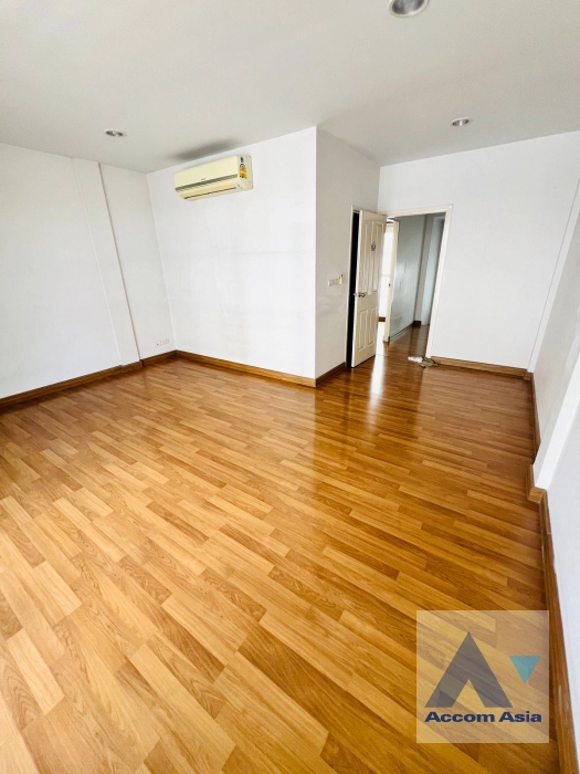 unitFully Furnished |  3 Bedrooms  Townhouse For Rent in Ratchadaphisek, Bangkok  (AA45098)