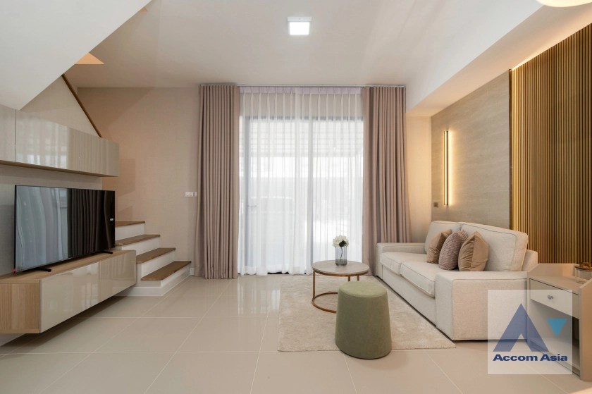  1  3 br Townhouse for rent and sale in Samutprakan ,Samutprakan  at House AA45104