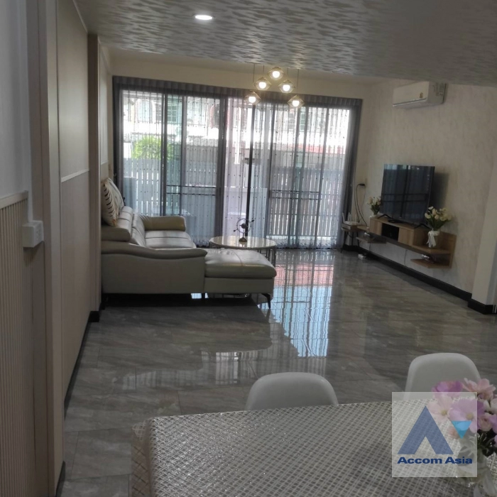  1  2 br Townhouse for rent and sale in Sukhumvit ,Bangkok BTS Phra khanong at Moo Baan Klongtan Nivet AA45106
